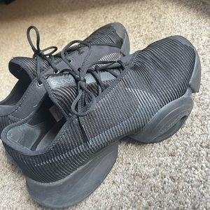 Black Nike superrep